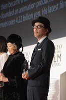 左から樹木希林、リリー・フランキー。