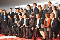 第28回東京国際映画祭の受賞者と審査委員たち。