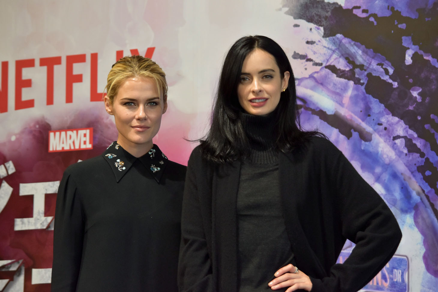 左からレイチェル・テイラー、クリステン・リッター。