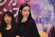 クリステン・リッター（中央）