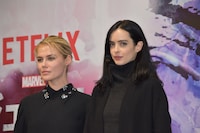 左からレイチェル・テイラー、クリステン・リッター。