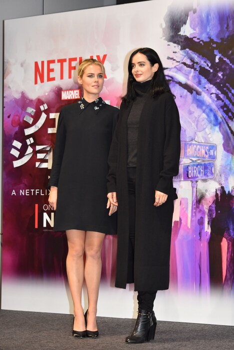 左からレイチェル・テイラー、クリステン・リッター。