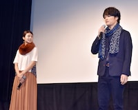 入江甚儀のコメントをうれしそうに聞く、渡辺早織。