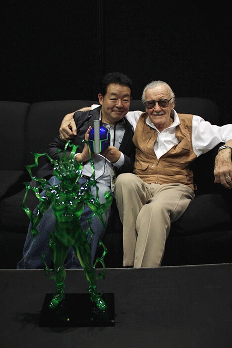 左から長濱博史、スタン・リー。