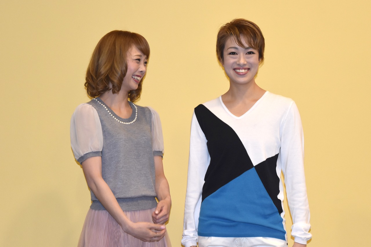 左から妃海風、北翔海莉。