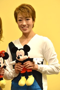 宝塚星組トップ北翔海莉 妃海風がディズニーを語る 宝塚との共通点は 夢の魔法 映画ナタリー