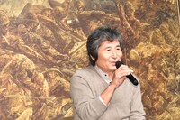監督の小栗康平。
