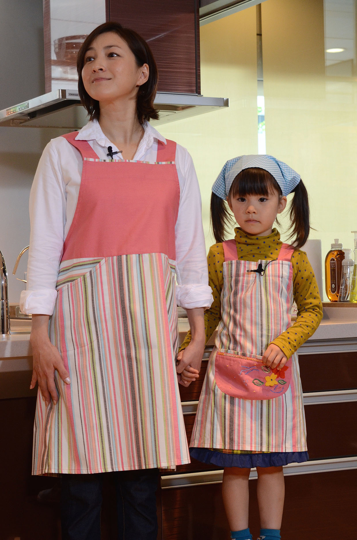 「はなちゃんのみそ汁」キックオフイベントの様子。左から広末涼子、赤松えみなちゃん。