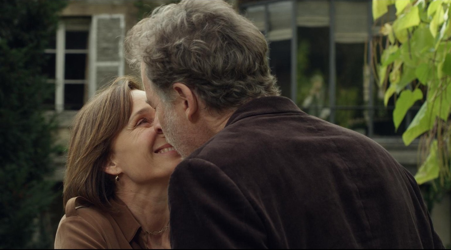 「パリ3区の遺産相続人」 (c)2014 Deux Chevaux Inc. and British Broadcasting Corporation. All Rights Reserved.