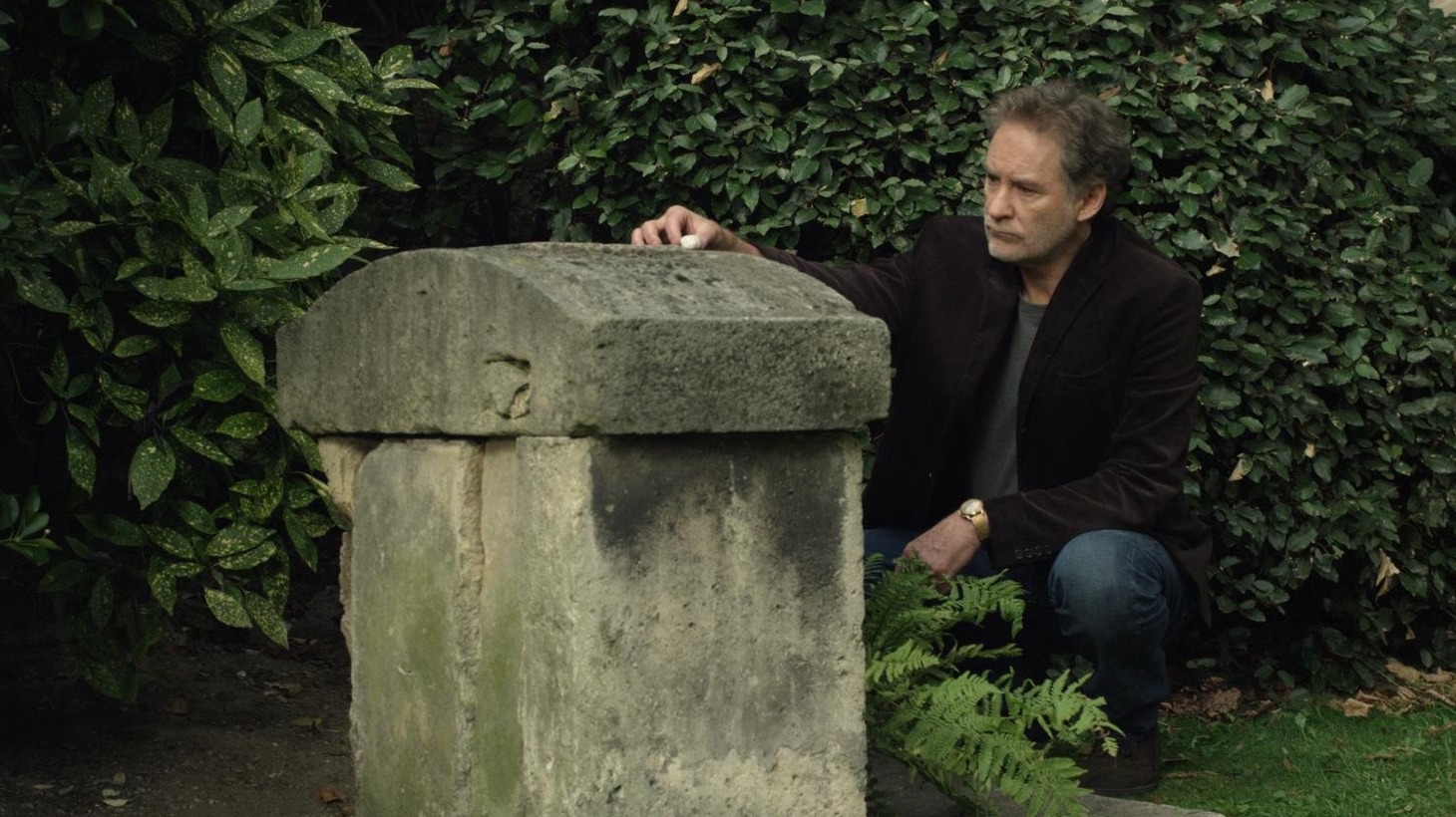 「パリ3区の遺産相続人」 (c)2014 Deux Chevaux Inc. and British Broadcasting Corporation. All Rights Reserved.