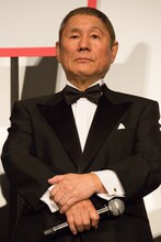 2015年11月、「劇場版 MOZU」の舞台挨拶に出席した北野武。