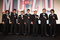 「劇場版 MOZU」舞台挨拶の様子。左から羽住英一郎、松坂桃李、香川照之、西島秀俊、ビートたけし、伊勢谷友介、池松壮亮。
