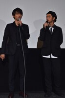 仲の良さをのぞかせる吉沢亮（左）と千葉雄大（右）。