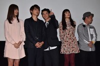 「通学シリーズ 通学電車」初日舞台挨拶の様子。