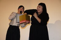 「五つ星ツーリスト THE MOVIE～究極の京都旅、ご案内します!!～」東京の初日舞台挨拶にて、プレゼント抽選会の様子。