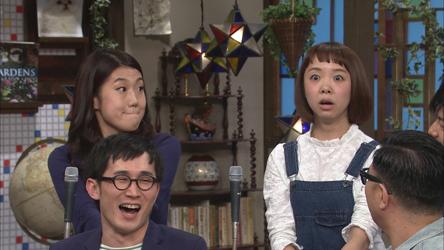 女ピン芸人同士のバトルが勃発した横澤夏子と中村涼子（後列左から）。(c)日本テレビ