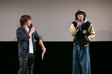 左から三木孝浩、渡辺大知。