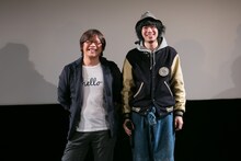 左から三木孝浩、渡辺大知。