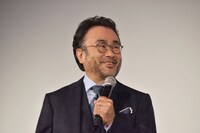 部屋にこもって大河ドラマ「真田丸」の脚本を書いているせいで、ひげを剃っていないという三谷幸喜。