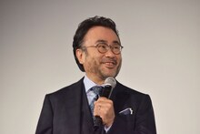 部屋にこもって大河ドラマ「真田丸」の脚本を書いているせいで、ひげを剃っていないという三谷幸喜。