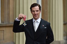 大英帝国勲章授与式に出席したベネディクト・カンバーバッチ。（写真提供：picture alliance / Photoshot / ゼータ イメージ）