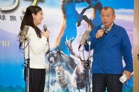 左から木村文乃、笑福亭鶴瓶。
