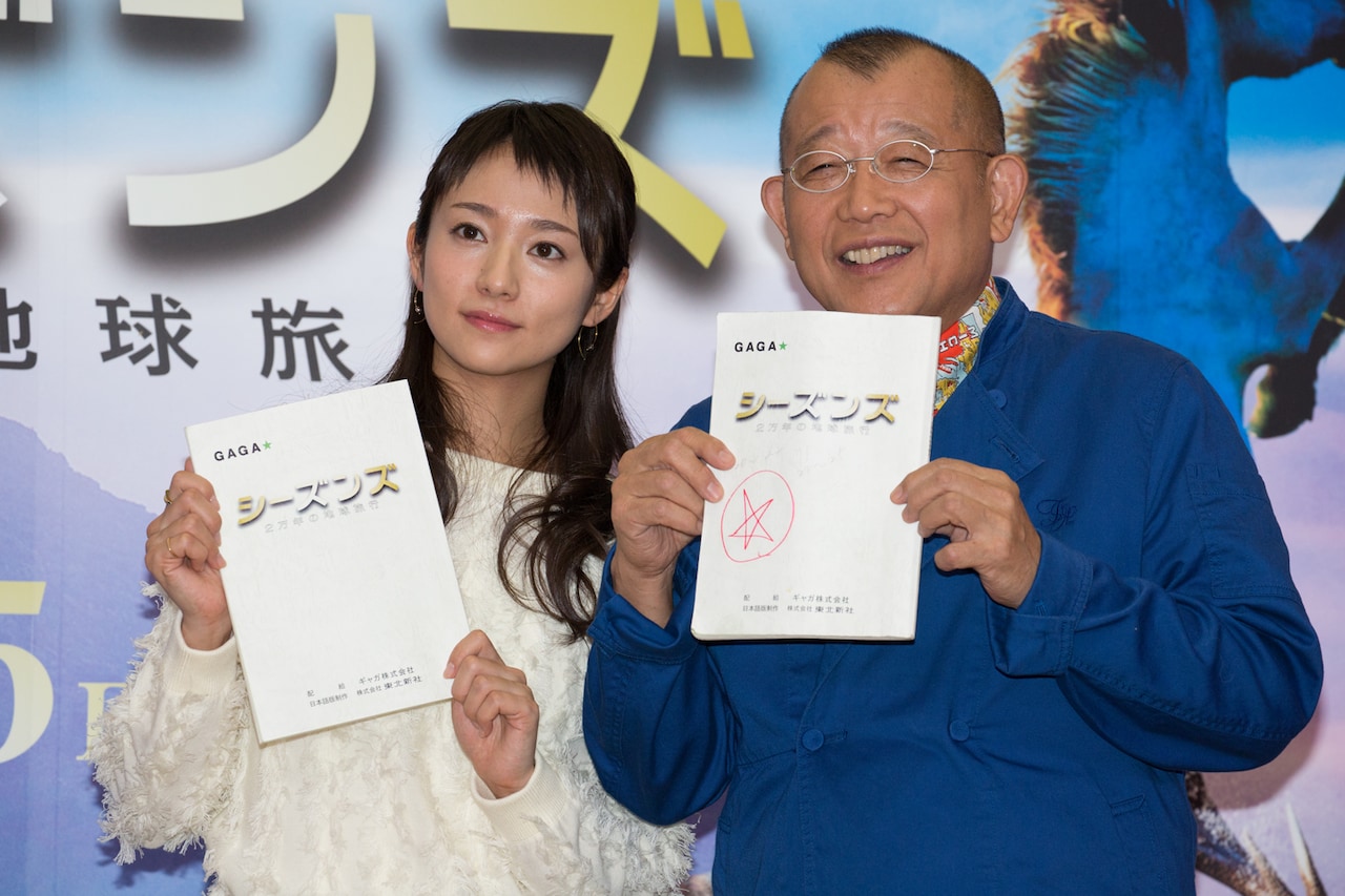 左から木村文乃、笑福亭鶴瓶。