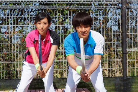 左から木村多江、内村光良。