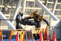 「ドライブサーガ 仮面ライダーチェイサー」より、超魔進チェイサー（右）。