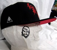 「仁義なき戦い」フラットバイザー血風キャップ ※完成品は一部デザインが異なる場合あり (c)東映
