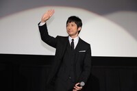 愛知・ミッドランドシネマ 名古屋空港にて「劇場版 MOZU」大ヒット御礼舞台挨拶に登壇した西島秀俊。