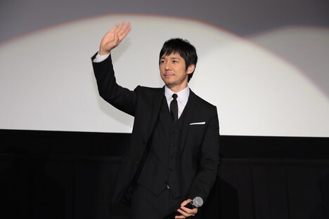 愛知・ミッドランドシネマ 名古屋空港にて「劇場版 MOZU」大ヒット御礼舞台挨拶に登壇した西島秀俊。