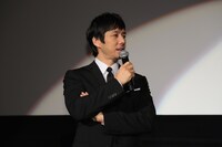 愛知・ミッドランドシネマ 名古屋空港にて「劇場版 MOZU」大ヒット御礼舞台挨拶に登壇した西島秀俊。