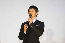 大阪・TOHOシネマズ 梅田にて「劇場版 MOZU」大ヒット御礼舞台挨拶に登壇した西島秀俊。