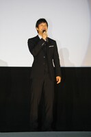 大阪・TOHOシネマズ 梅田にて「劇場版 MOZU」大ヒット御礼舞台挨拶に登壇した西島秀俊。