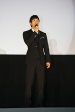 大阪・TOHOシネマズ 梅田にて「劇場版 MOZU」大ヒット御礼舞台挨拶に登壇した西島秀俊。