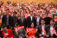 「ちちぶ映画祭2015」オープニングセレモニーの様子。左からマー・ジーシアン、永瀬正敏、西武鉄道の後藤高志取締役会長、秩父副市長の持田末広氏、秩父観光大使の林家たい平、ウェイ・ダーション。