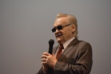 司会に「『11分間』という作品は、上映時間が11分ということではないですよね？」と聞かれ、笑うイエジー・スコリモフスキ。