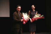 左から中泉裕矢、熊澤枝里子。(c)2015 埼玉県／SKIPシティ 彩の国ビジュアルプラザ