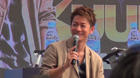 「SUUPAA JAPAN presented by WAKUWAKU JAPAN」でトークショーを行う佐藤健。