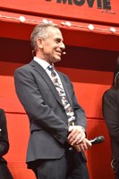 監督のスティーヴ・マーティノ。