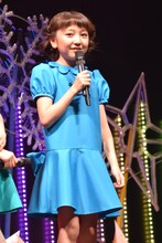 ルーシー役の谷花音。