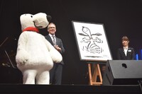 左からスヌーピー、スティーヴ・マーティノ。