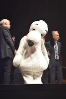 おすましするスヌーピー。