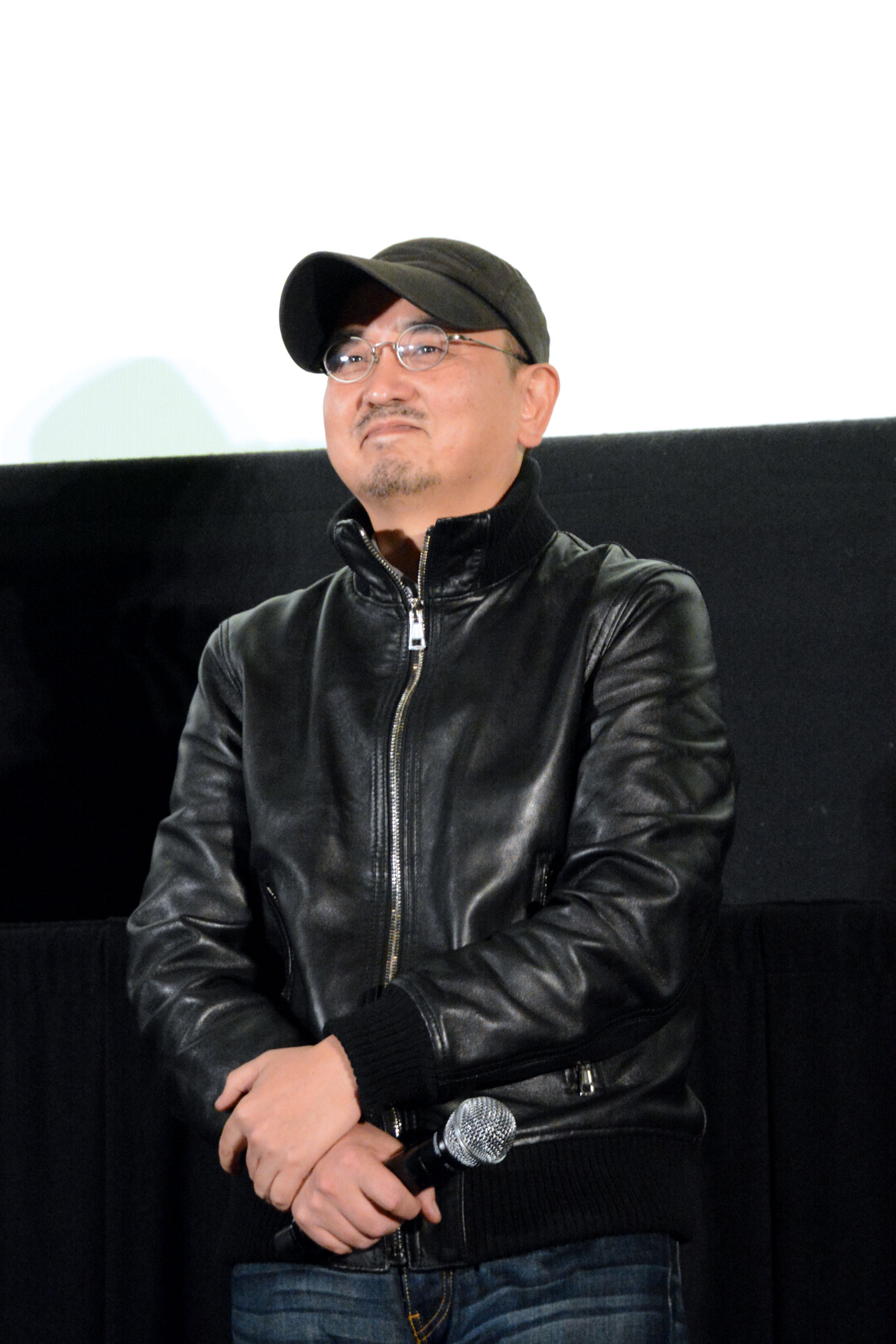 「グラスホッパー」監督の瀧本智行。