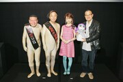 左から海原かなた、海原はるか、島崎遥香、中田秀夫。