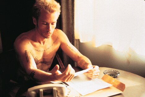 「メメント」 (c)2000 I REMEMBER PRODUCTIONS,LLC