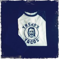 Trejo's TacosオリジナルTシャツ長袖（25ドル）