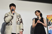 左からリュ・スンワン、武田梨奈。