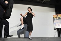 前蹴りを披露する武田梨奈。